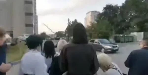 Одну из участник госпитализировали