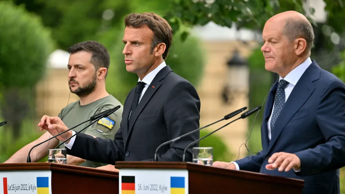 Шольц, Макрон и Драги отказали Киеву в оперативных поставках оружия. Фото: AFP 2022 / SERGEI SUPINSKY