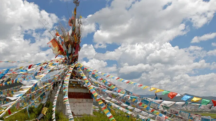 Тибетский новый год «Лосар» празднуют в Тибете 2 марта 2022 года: главный обычай нового года и какие подарки дарят тибетцы. Как сказать по-тибетски «С Новым годом!»