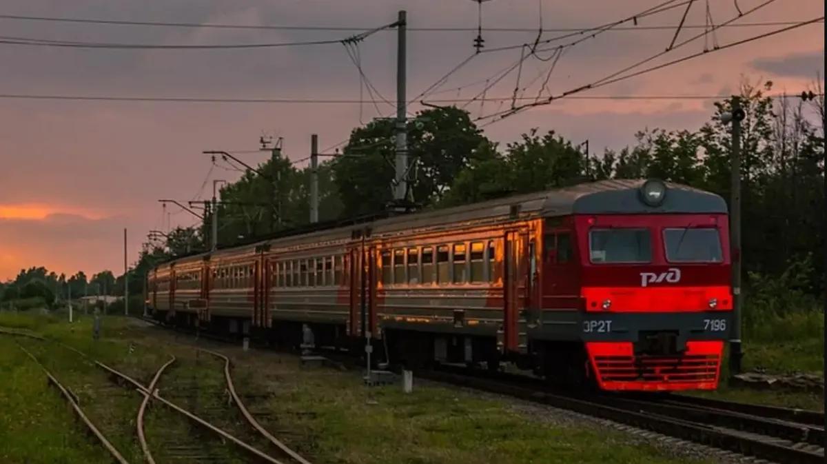 В электричке маршрутом «Новосибирск-Главный — Ложок» произошло задымление. Пассажиров экстренно эвакуировали из вагона