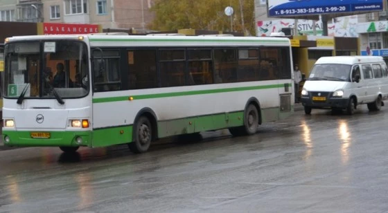 В Бердске проезд в муниципальном автобусе стоит сейчас 19 рублей В Бердске проезд в муниципальном автобусе стоит сейчас 19 рублей