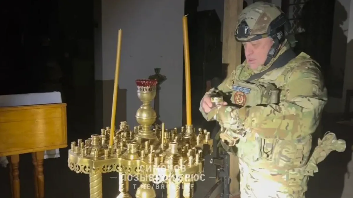 «Всем за здравие, кто против нас не пойдет» Пригожин на Пасху в храме Бахмута поставил свечу за упокой «всем погибшим на этой войне» - видео