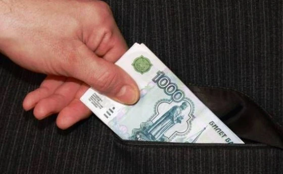 Чиновник взял взятку за бездействие