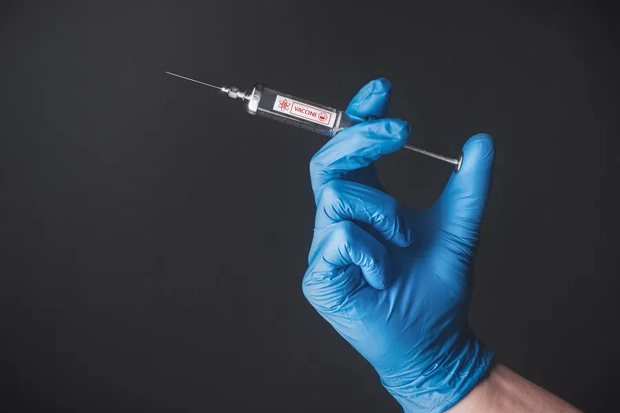 Третья доза вакцины имеет решающее значение для защиты от Омикрона: исследование