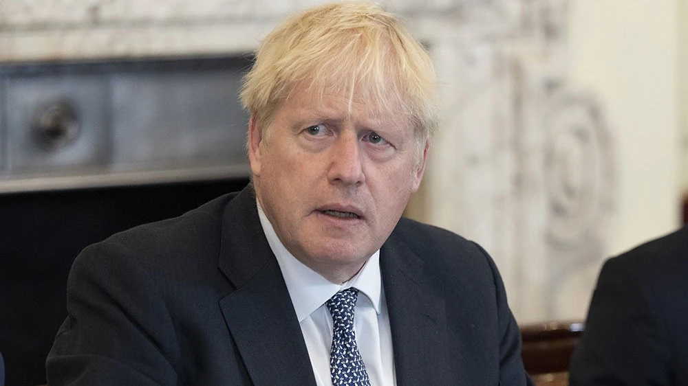 50 чиновников ушли в отставку из правительства Британии. Премьер Борис Джонсон сказал, что им нужно будет «окунать руки в кровь», чтобы заставить его уйти