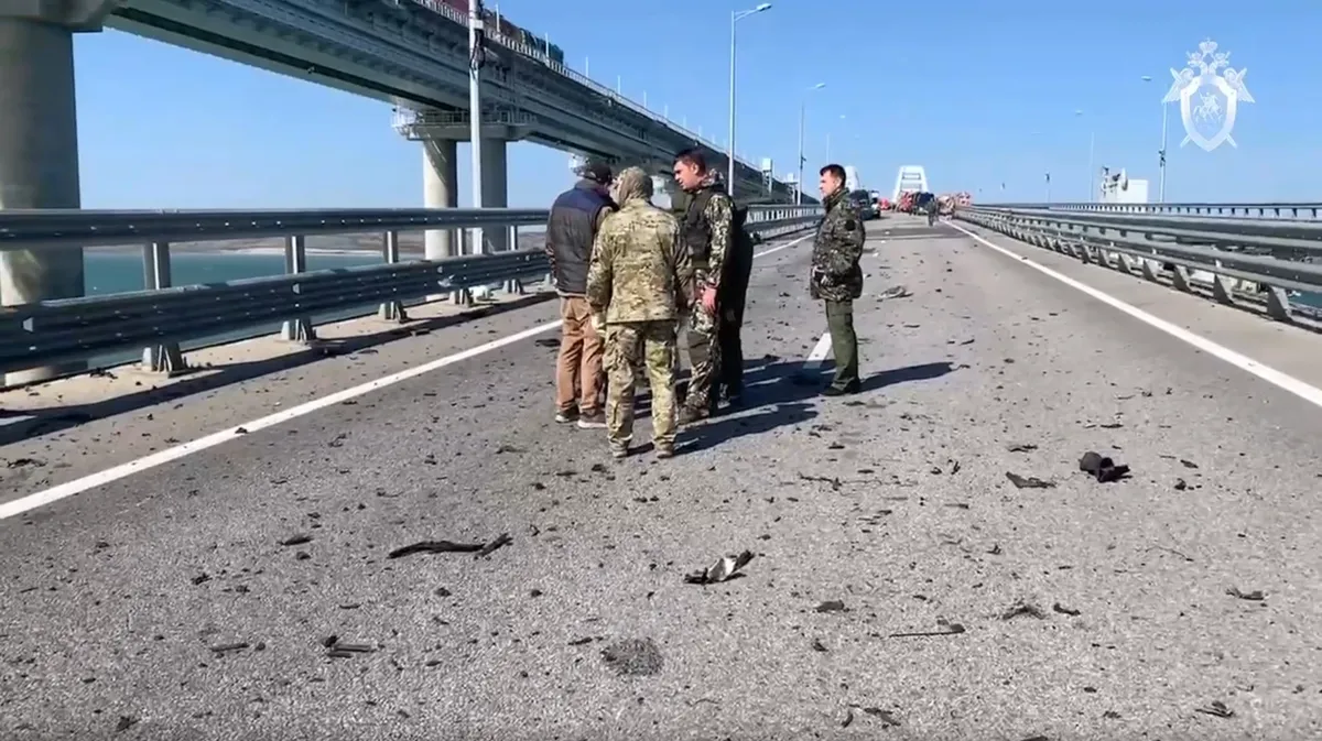 В результате взрыва на Крымском мосту погибло три человека
