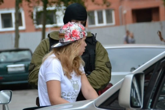 25-летняя кемеровчанка Мария Голева не скрывала от наркополицейских, что торгует химическими солями 25-летняя кемеровчанка Мария Голева не скрывала от наркополицейских, что торгует химическими солями