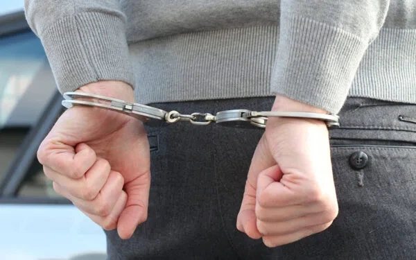 Мужчина попытался скрыться, но его задержали