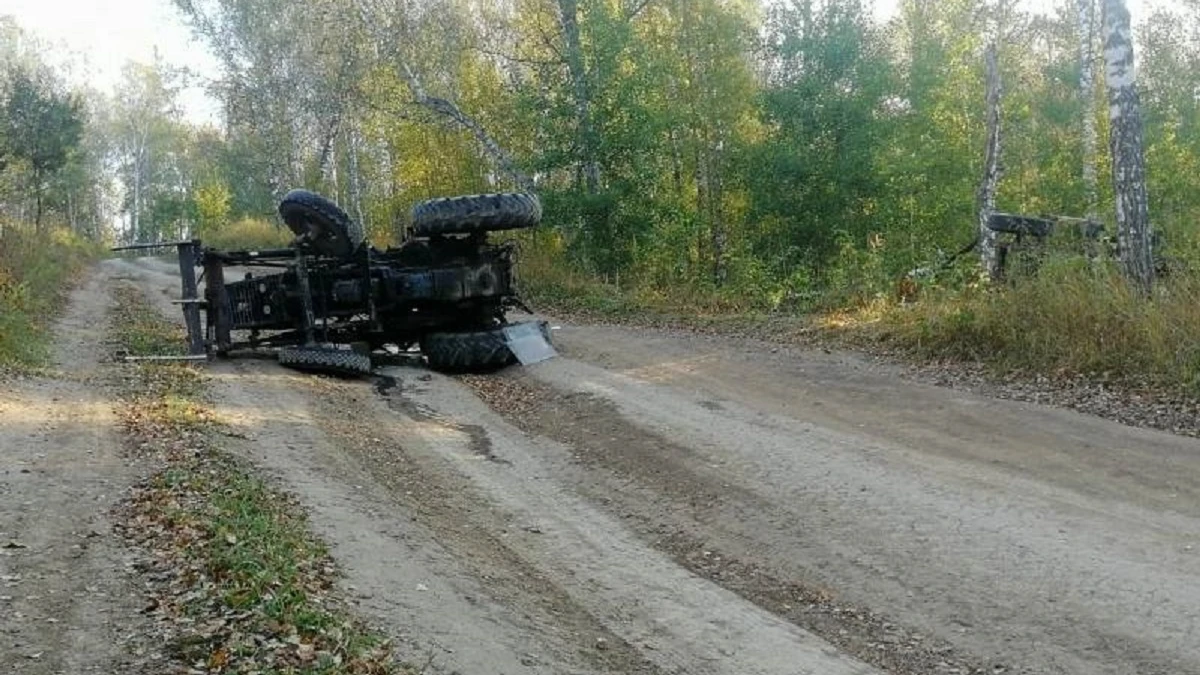 Смертельное ДТП под Искитимом: водитель трактора скончался на месте