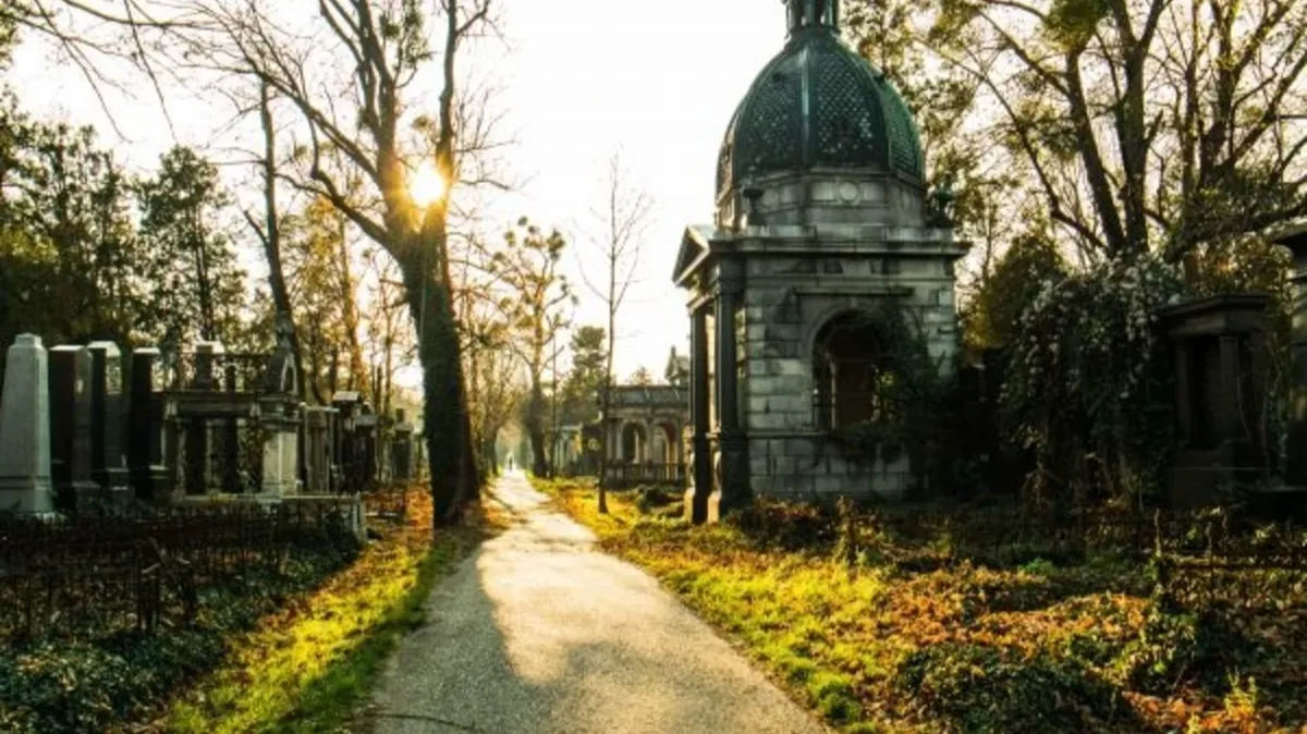 Почему захоронения усопших называют кладбищем или погостом: какой смысл заложили предки – 10 мрачных кладбищенских примет