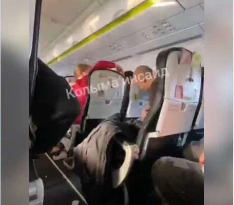 Пьяный неадекват напал на пассажиров рейса Магадан - Новосибирск