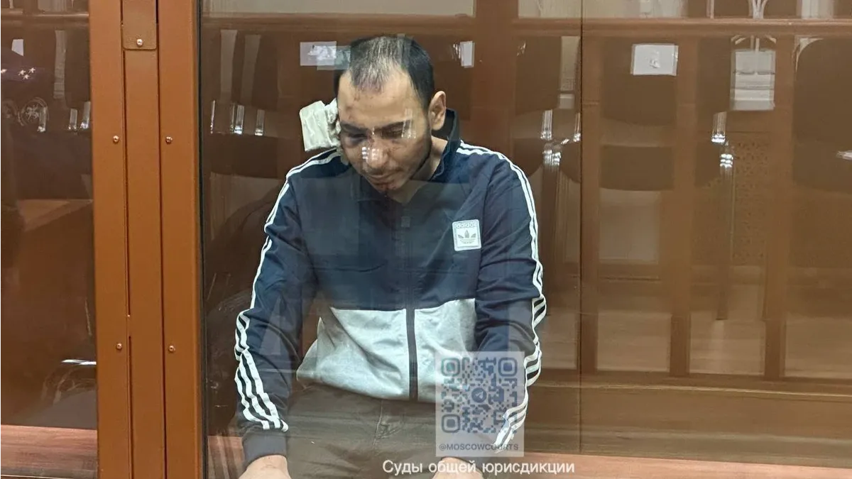 Басманный суд арестовал на два месяца подозреваемых в бойне в «Крокусе» Далерджона Мирзоева и Рачабализода Муродали – фото из зала суда