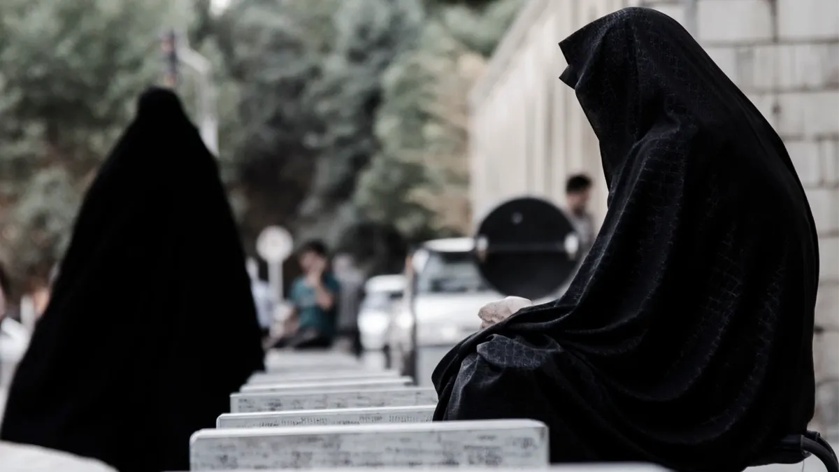 «Без платка не выходила: боялась, что окажется в аду» Как хиджаб стал способом самовыражения среди мусульманок – за что женщин могли подвергнуть «убийству чести»