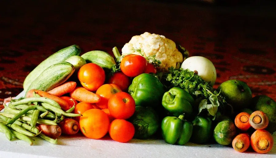 Ребенок будет есть зелень и овощи, если мама во время беременности ела эти продукты: исследование