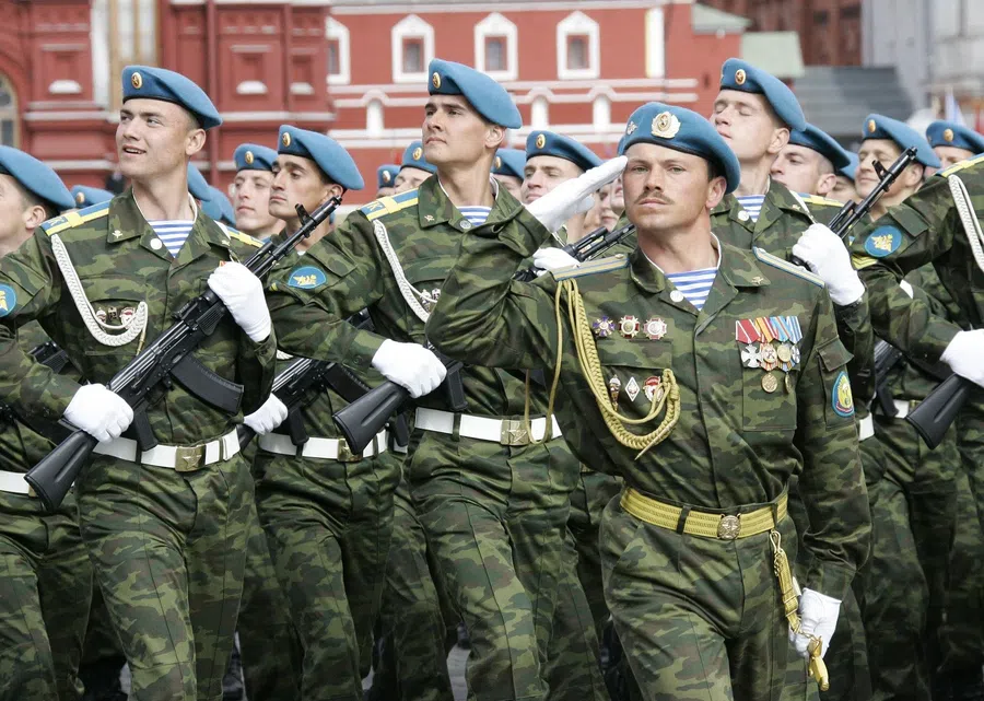 Депутат Госдумы Луговой предложил сделать 23 февраля выходным днем только для военнослужащих