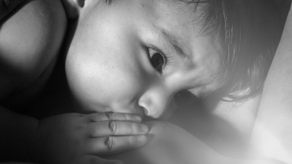 Исследователи обнаружили, что по крайней мере одно нежелательное явление было зарегистрировано у 85% вакцинированных матерей. Фото: pixabay.com