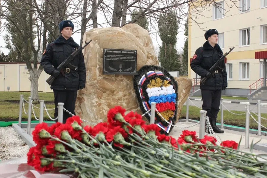 8 ноября - День памяти погибших при исполнении служебных обязанностей сотрудников органов внутренних дел России. Фото: Аrms-expo.ru, Рristor.ru