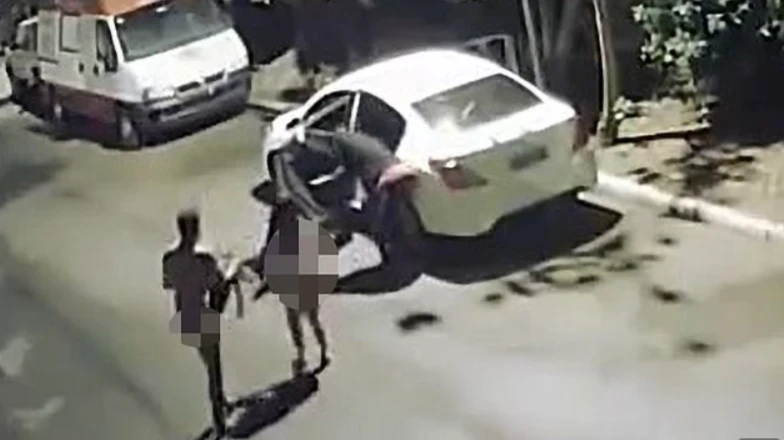 В Бразилии воры вытолкали без одежды из машины занимавшихся сексом любовников и угнали их автомобиль