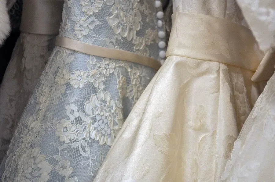 Почему нельзя до свадьбы всем показывать свое свадебное платье?