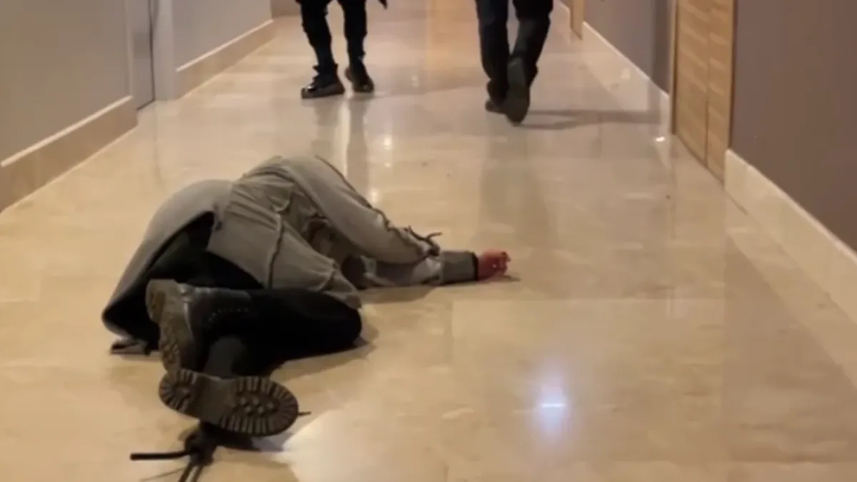 53-летнюю певицу Татьяну Буланову привязали к тросу и протащили по коридору - видео