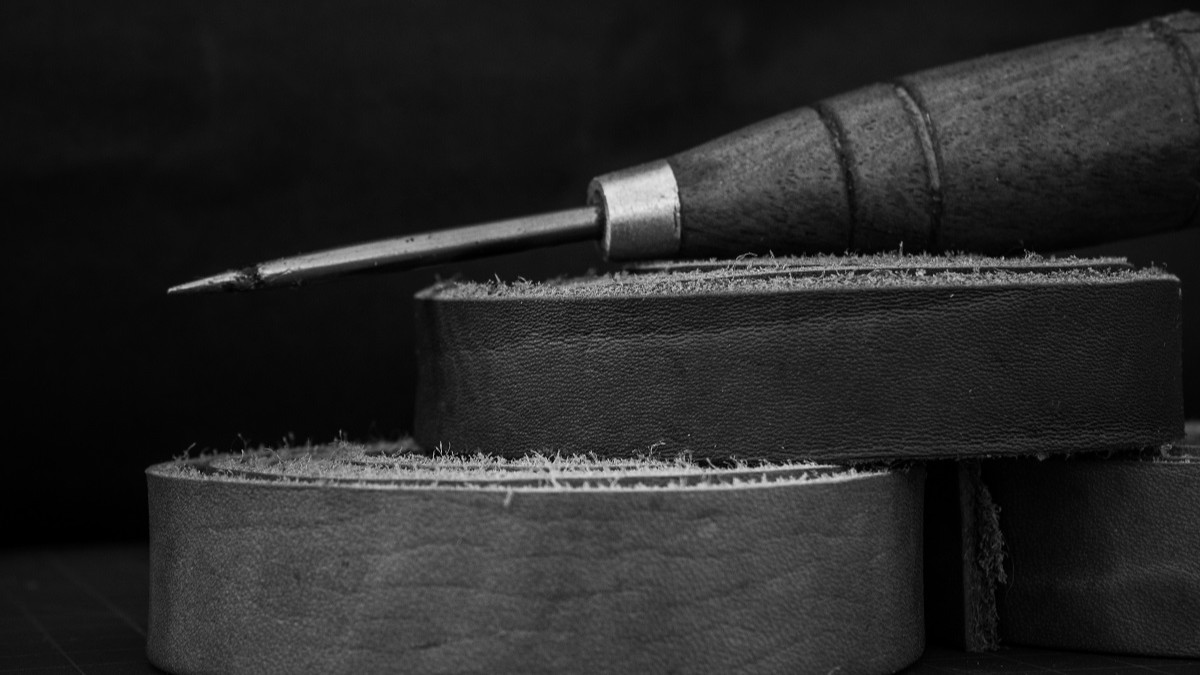 Жизнь шило. Картинки шила. Серое Шило. Шило на столе. Шило черно белая картинка