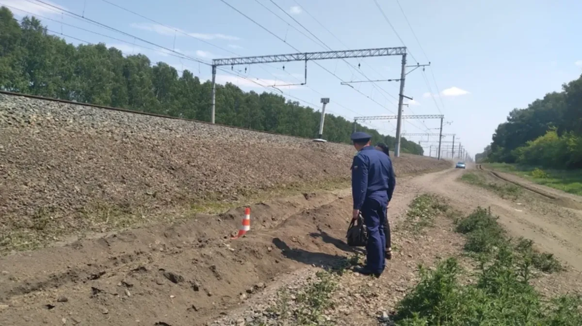 Девятиклассник на мопеде вылетел с дороги и перевернулся в смертельном ДТП под Новосибирском