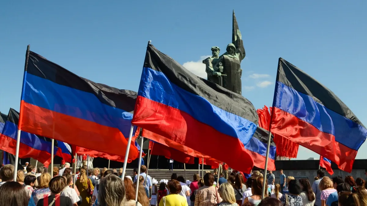 Флаг ДНР, источник: Донецкое Агентство Новостей
