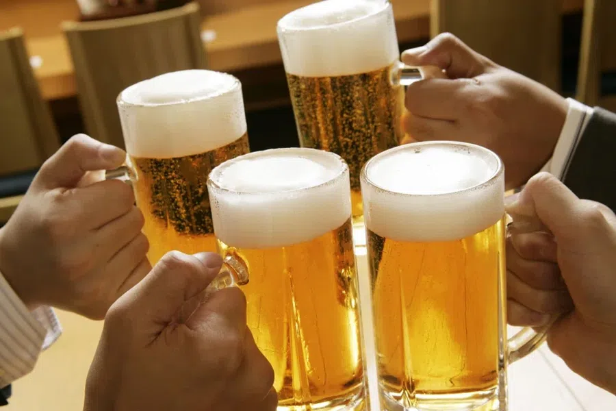 Два бокала пива в день могут «состарить ваш мозг на 10 лет»: исследование