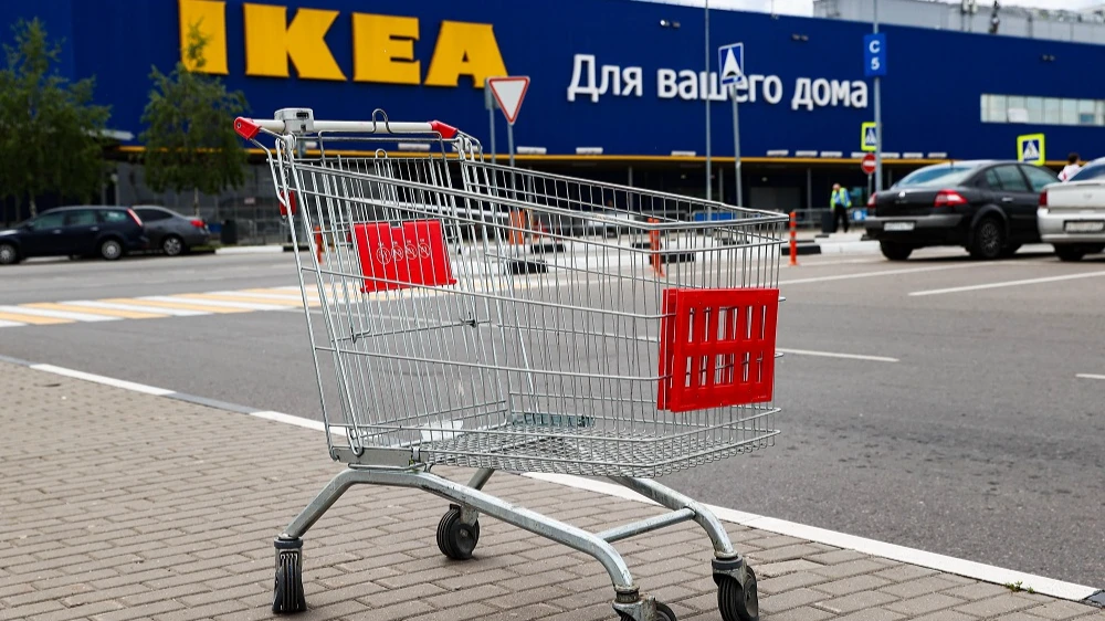 Сайт IKEA после объявления финальной распродажи в России не работает больше суток. Покупателям предложили оформлять заказы через заявки.