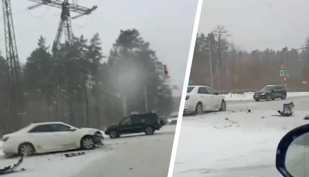 На выезде из Бердска образовалась огромная пробка после столкновения двух автомобилей Toyota в Советском районе