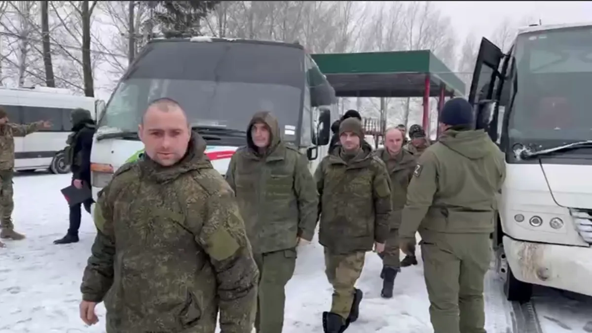 Очередной обмен военнопленными: Минобороны вернуло на родину 63 бойцов спецоперации на Украине – видео