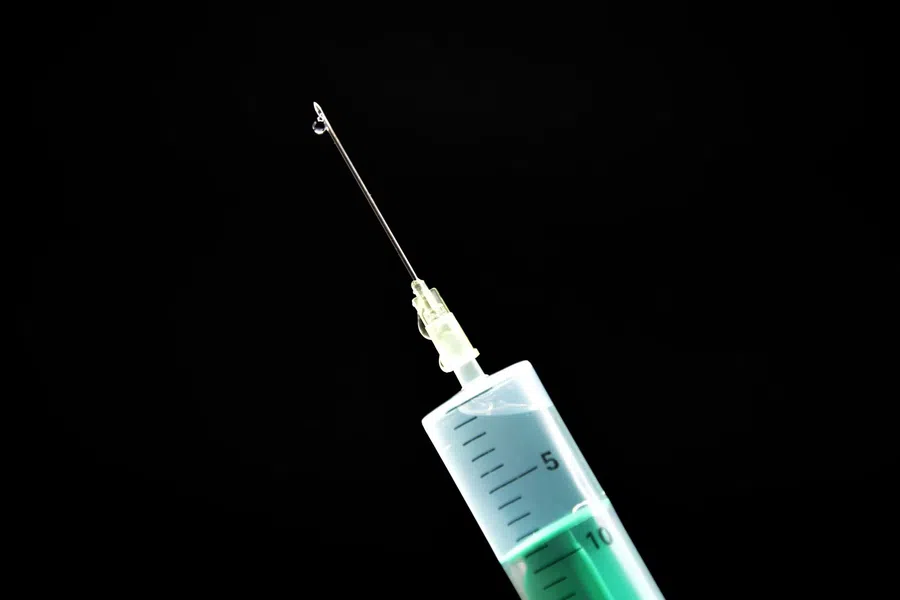 В США большая часть заразившихся омикрон-штаммом ранее проходила вакцинацию от коронавируса