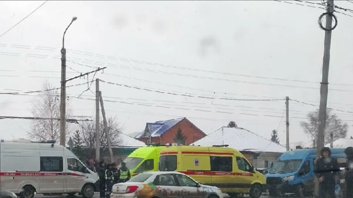В Новосибирске в результате столкновения маршрутки и легковушки погибли два человека