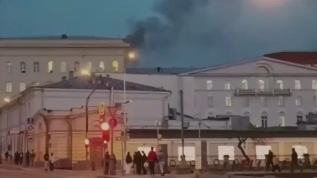 В Москве загорелось здание Минобороны - видео 