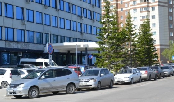 Больше всего нарушителей, паркующих автомобили в неположенном месте в Бердске, - на ул. Попова