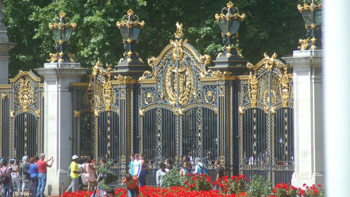  Короли и королевы мира прибыли в Вестминстер-холл отдать дань почтения королеве Елизавете II - фото 