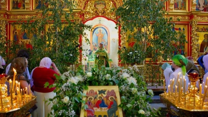 У Троицы всего 6 дней попразднства. Фото: Воскресенский храм в г. Вычуга