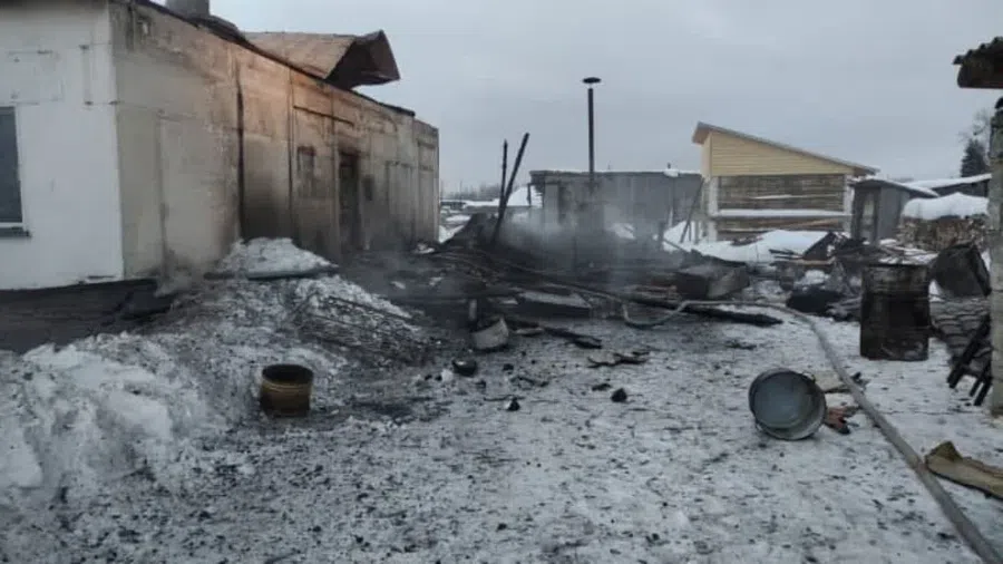 Ревнивец поджег дом бывшей жены в Новосибирской области. Теперь его обвиняют в покушении на убийство