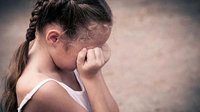 Женщина похитила 7-летнюю девочку с площадки и стала домогаться. Фото: pixabay.com