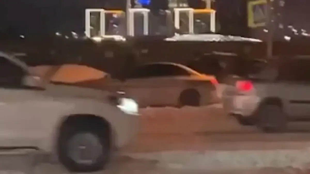 В Новосибирске водитель «Мерседеса» устроил стрельбу на улице Большевистская