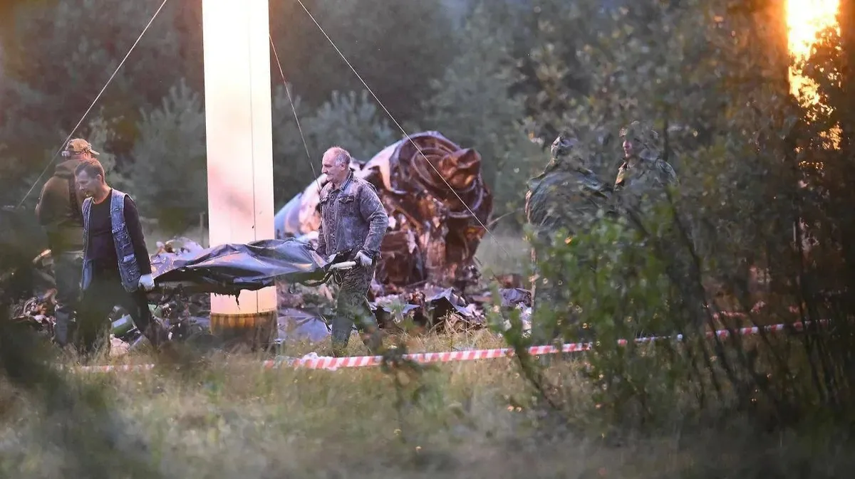 На месте, где упал самолет главы ЧВК Пригожина, журналисты нашли странные вещи