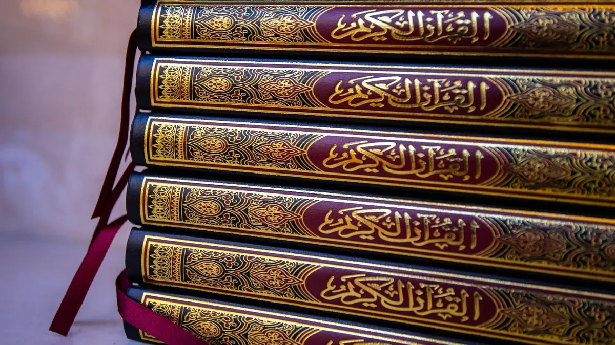 В священную ночь читают Коран. Фото: pixabay.com