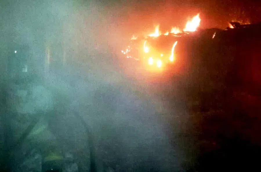 Под Искитимом огонь уничтожил склады с углем на площади 1250 кв. метров. Ночной пожар тушили 8 часов