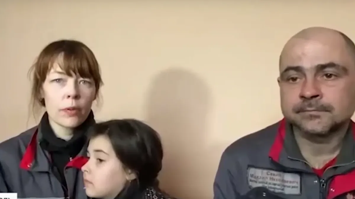 Семья из трех человек вышла 29 апреля с «Азовстали». Фото: скриншот с видео