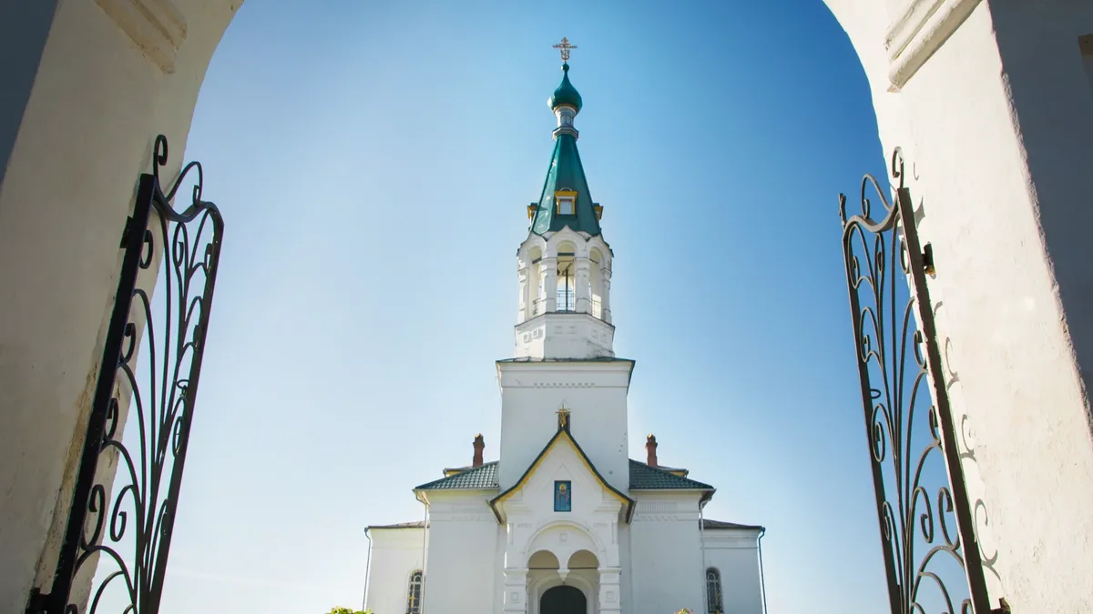 В православные праздники принято посещать церкви. Фото: Pixabay.com