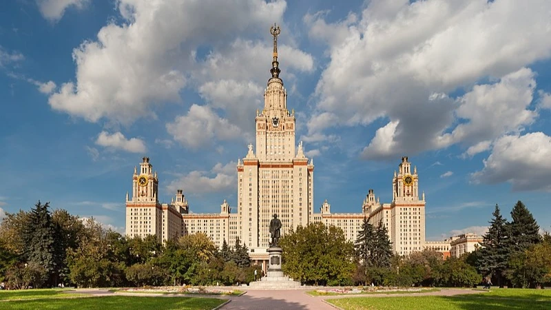 МГУ является для многих пределом мечтаний. Фото: Дмитрий А. Моттл/commons.wikimedia.org