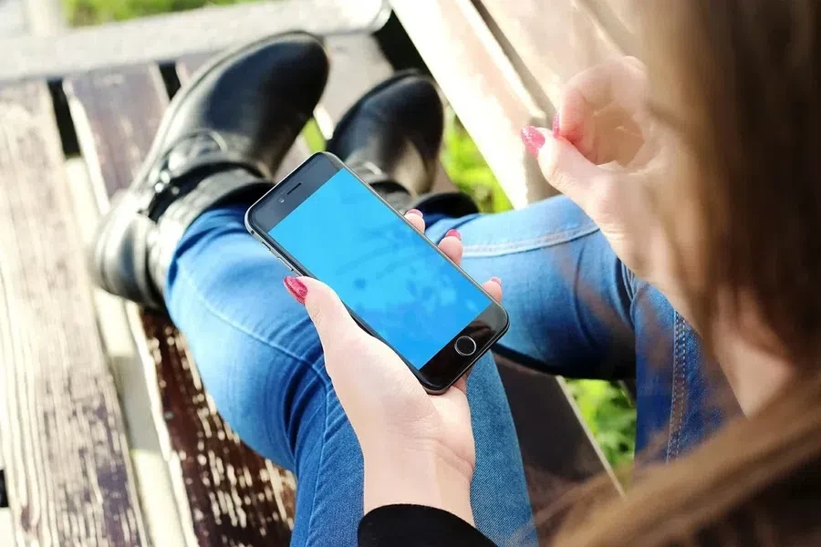девушка, смартфон