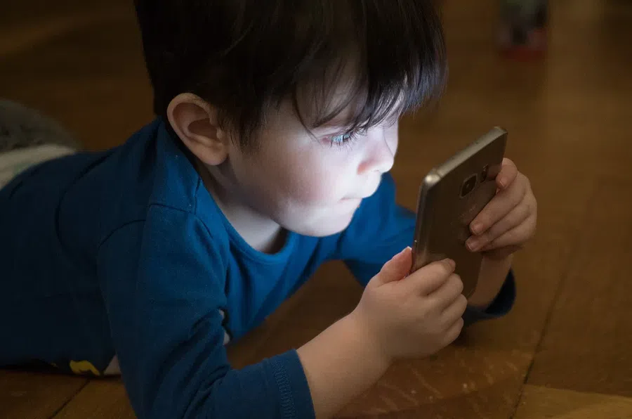 Исследование: как разные типы экрана влияют на психическое здоровье детей