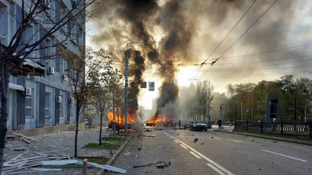 Одна из ударивших по Киеву ракет упала неподалеку от офисов Зеленского и СБУ – советник главы МВД Геращенко