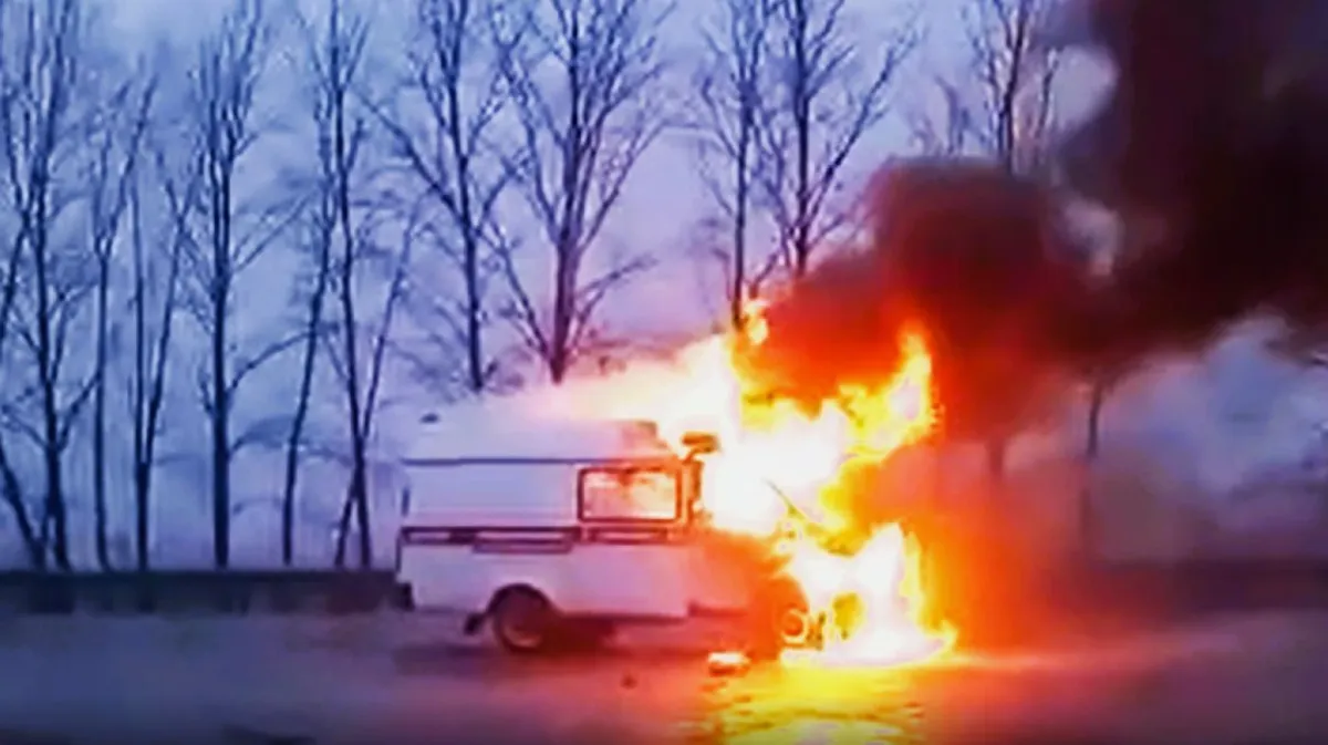 На трассе в Воронеже сгорела машина скорой помощи